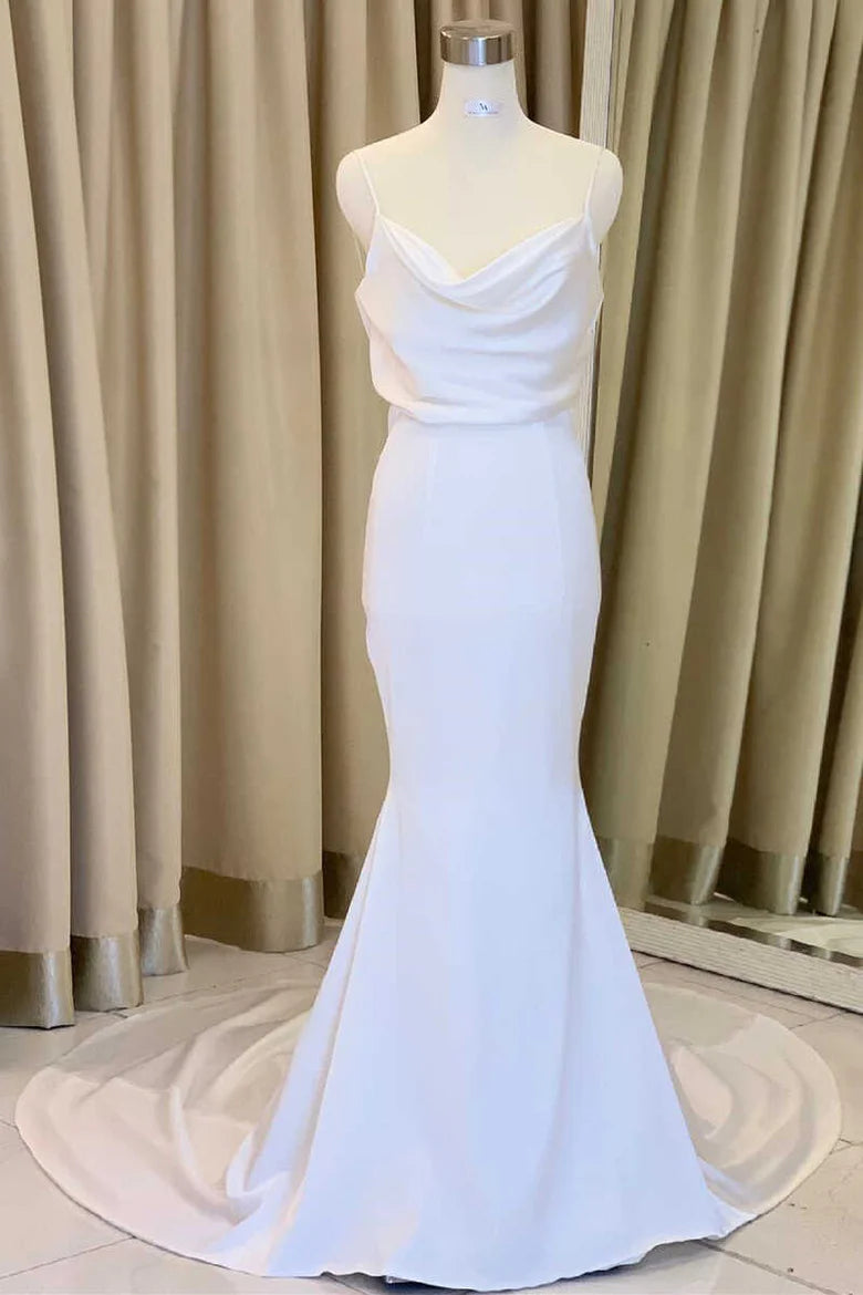 Vestido de novia largo de sirena con cuello vuelto y espalda descubierta